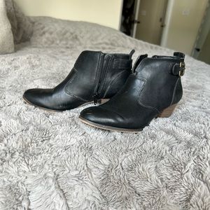 Apt.9 booties size 7.5
